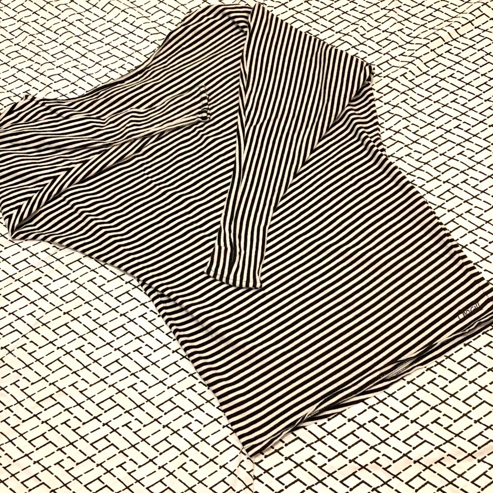 Cute O’Neill asymmetrical shirt!